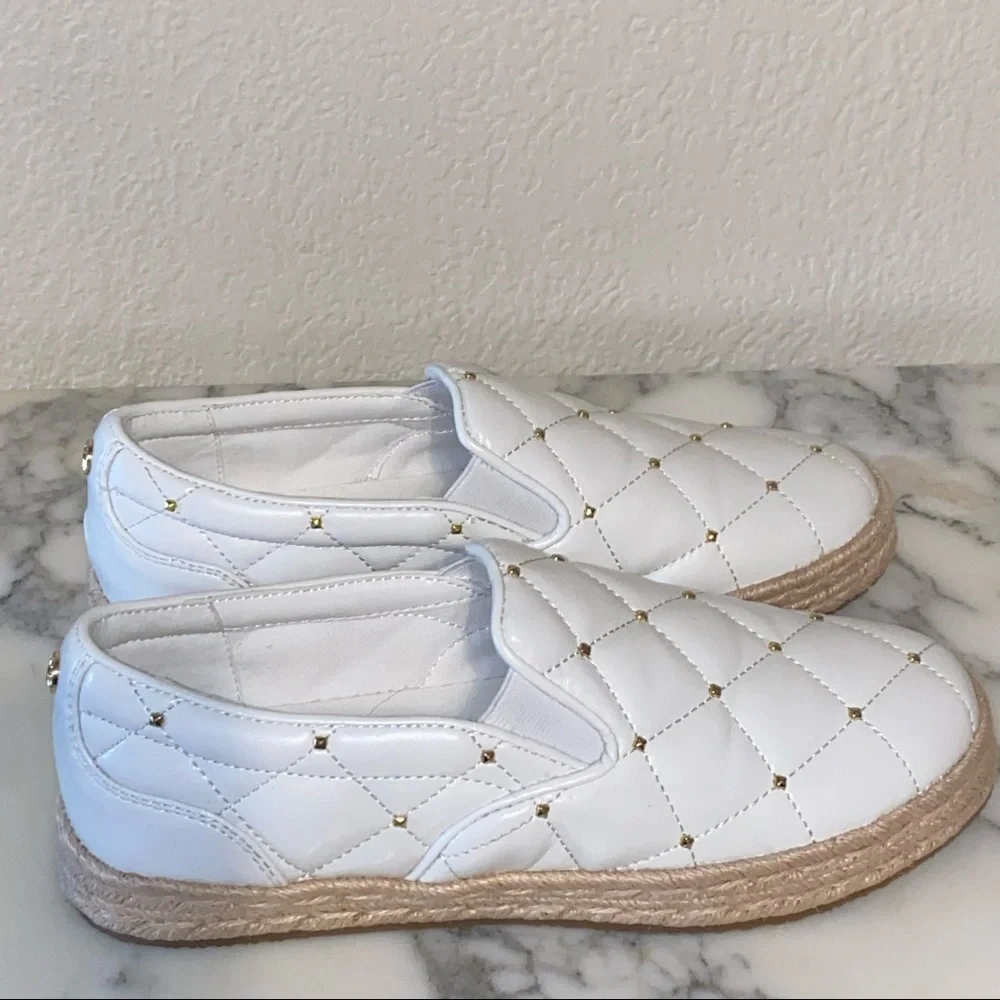 Michael Kors Libby Slip-On Shoes White Quilted w/ Gold Studs Size 5.5 M - LS20K - Picture 2 of 8